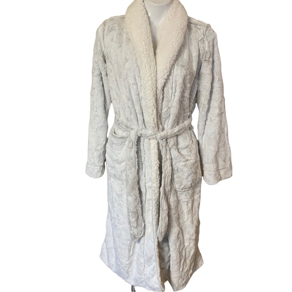 stars above Intimates & Sleepwear Stars Above Cozy Faux Fur Robe